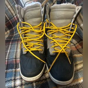 Nike dunk high Sherpa 
Used condition 
9.5